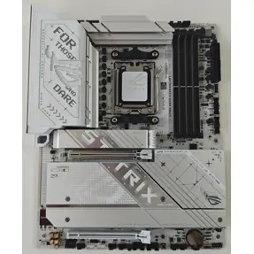 ASUS ROG Strix X870-A Gaming WIFI, AMD X870, AM5, DDR5, ATX, White, 90MB1IF0-M0EAY0 – OUTLET (umanjena vrijednost, ispravljeni CPU pinovi)