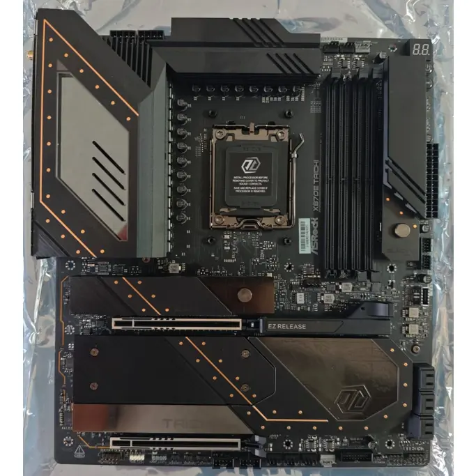 ASRock X870E Taichi WIFI, AMD X870E, AM5, DDR5, E-ATX, 90-MXBP90-A0UAYZ - Artikl umanjene vrijednosti - Slika 1