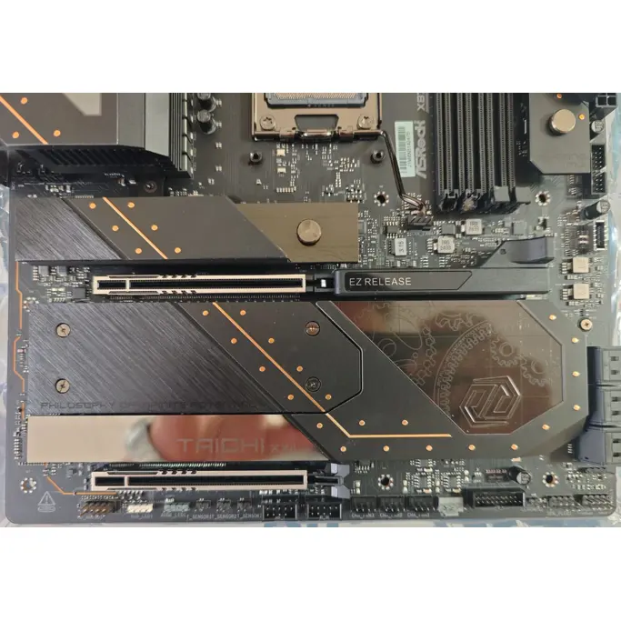 ASRock X870E Taichi WIFI, AMD X870E, AM5, DDR5, E-ATX, 90-MXBP90-A0UAYZ - Artikl umanjene vrijednosti - Slika 3