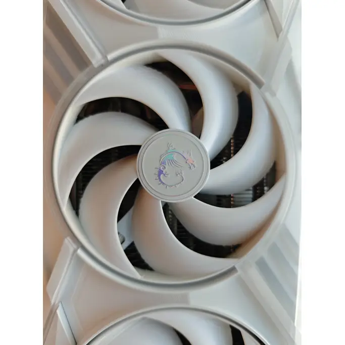 MSI RTX5080 Gaming Trio OC WHITE - Artikl umanjene vrijednosti - Slika 18
