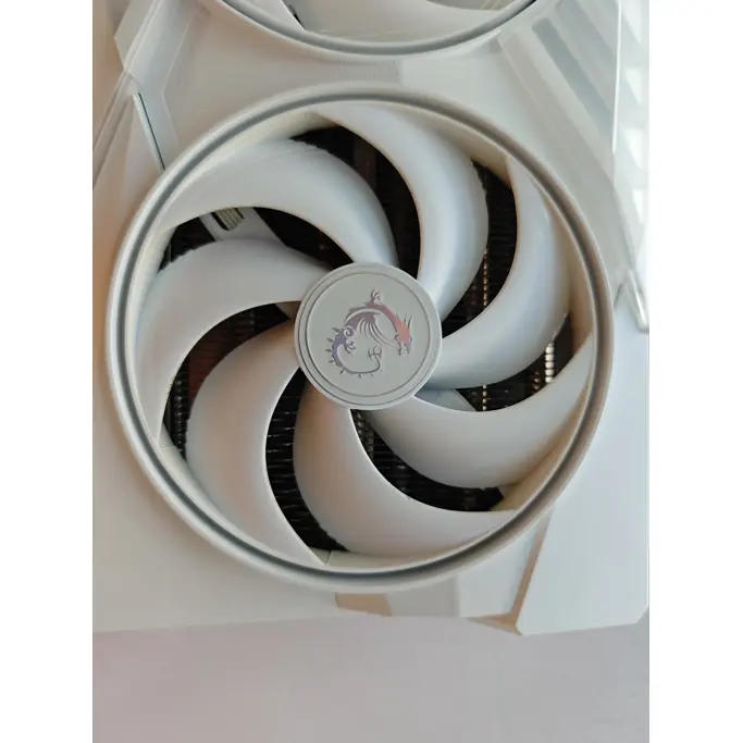 MSI RTX5080 Gaming Trio OC WHITE - Artikl umanjene vrijednosti - Slika 20
