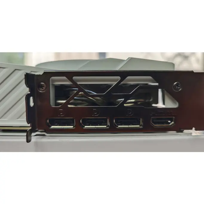 MSI RTX5080 Gaming Trio OC WHITE - Artikl umanjene vrijednosti - Slika 16