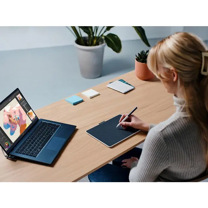 wacom-one-m-usb-cbluetooth-ctc6110wlw1b-25415-083100057.webp